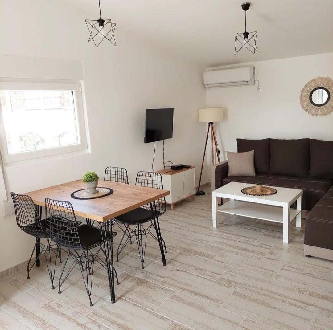 Apartmani.Sutomore Luaran gambar